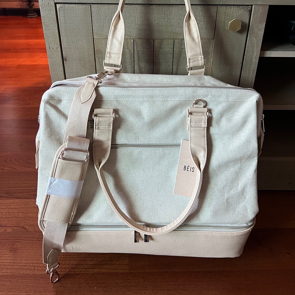 NWT Beis Weekender in Beige